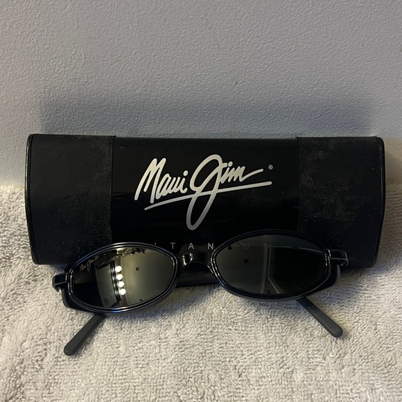 Maui Jim Sleek Black Sunglasses (vintage)